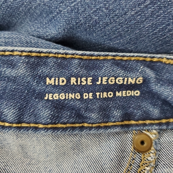 Distressed Universal Thread Mid Rise Jegging - Picture 10 of 12